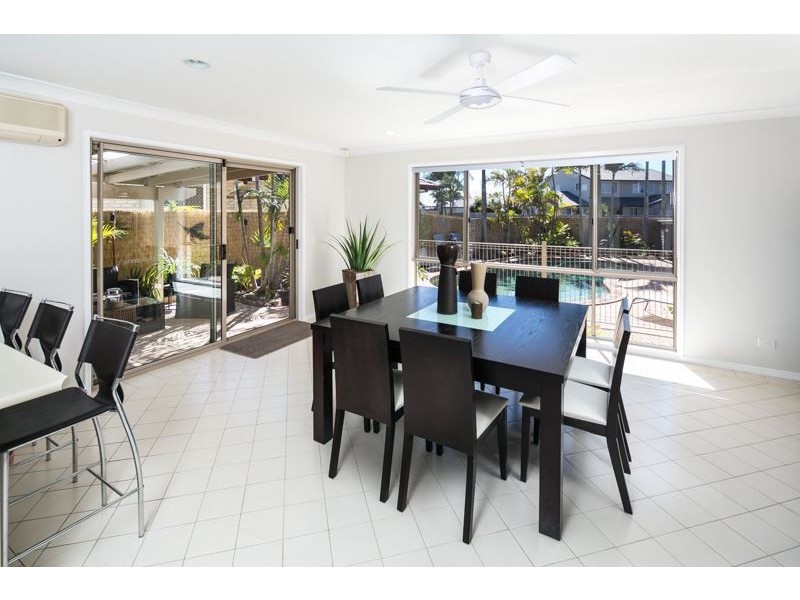 11 Saltbreeze Court, Runaway Bay QLD 4216