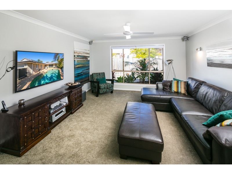 11 Saltbreeze Court, Runaway Bay QLD 4216