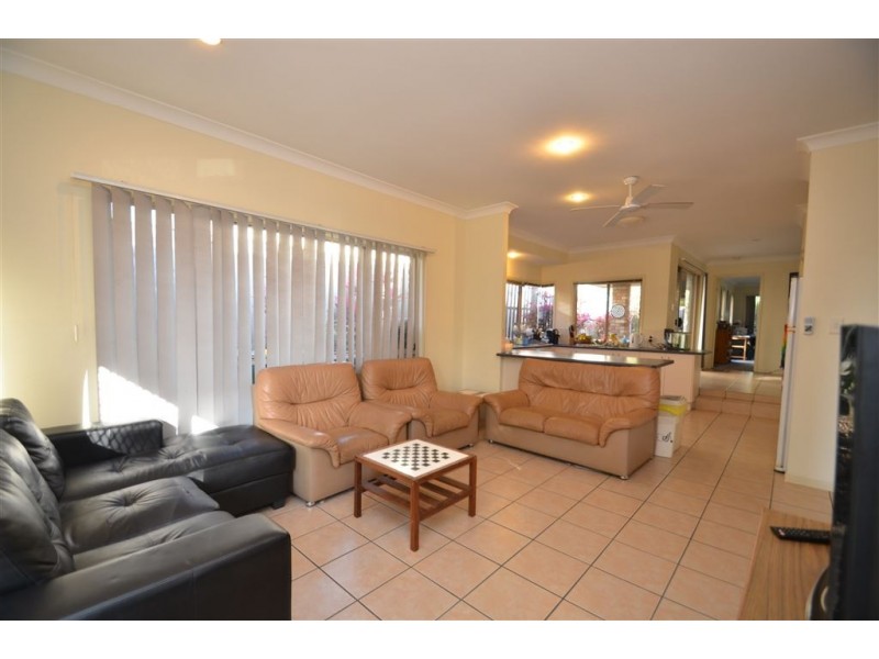 7 Mulgrave Crescent, Varsity Lakes QLD 4227