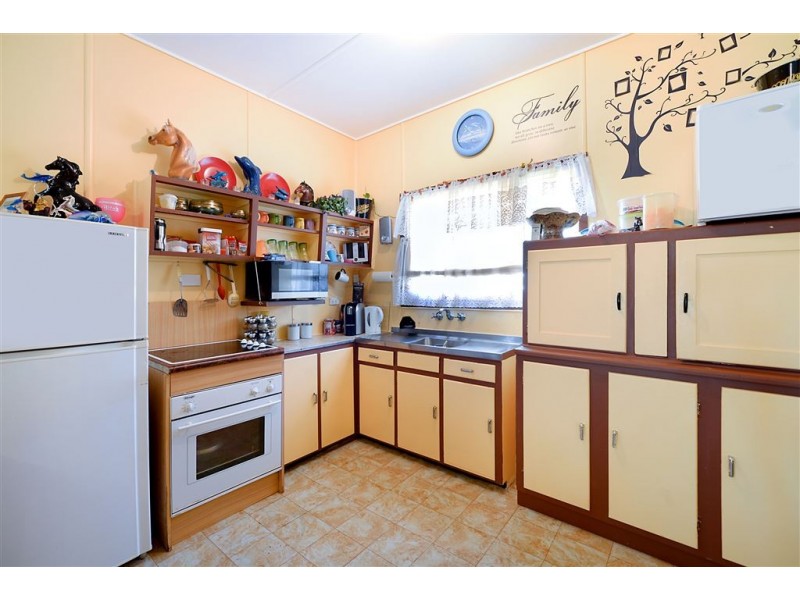 50 Falkinder Avenue, Paradise Point QLD 4216