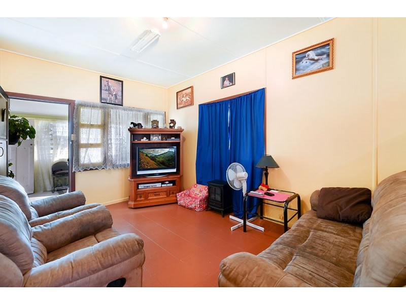 50 Falkinder Avenue, Paradise Point QLD 4216