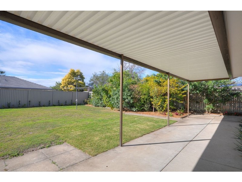 28 Wayfarer Ave, Mermaid Waters QLD 4218