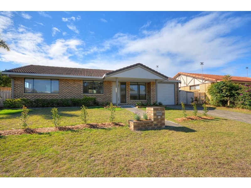 28 Wayfarer Ave, Mermaid Waters QLD 4218