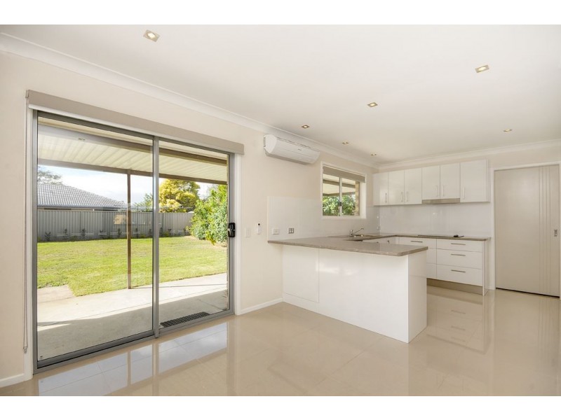 28 Wayfarer Ave, Mermaid Waters QLD 4218
