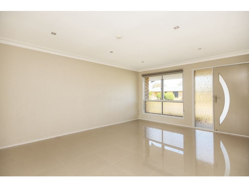28 Wayfarer Ave, Mermaid Waters QLD 4218