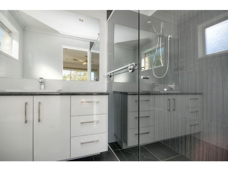 28 Wayfarer Ave, Mermaid Waters QLD 4218