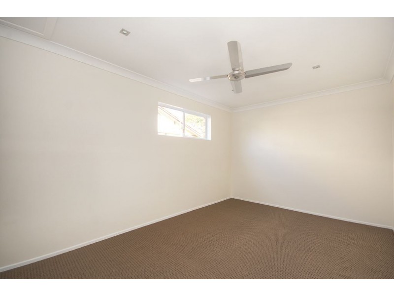 28 Wayfarer Ave, Mermaid Waters QLD 4218