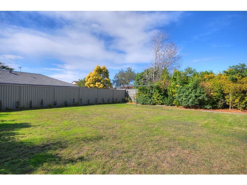 28 Wayfarer Ave, Mermaid Waters QLD 4218
