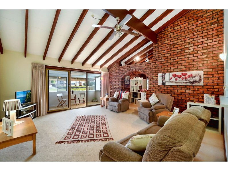 13/99 Sunshine Blvd, Mermaid Waters QLD 4218