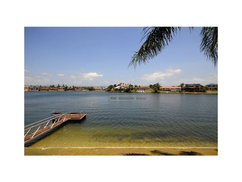 17 Duet Drive, Mermaid Waters QLD 4218