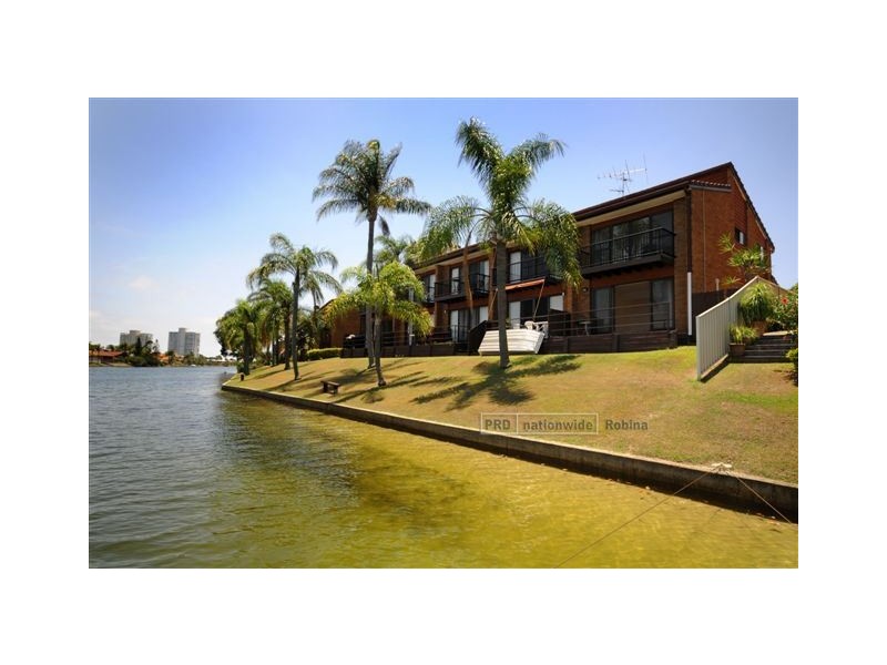 17 Duet Drive, Mermaid Waters QLD 4218