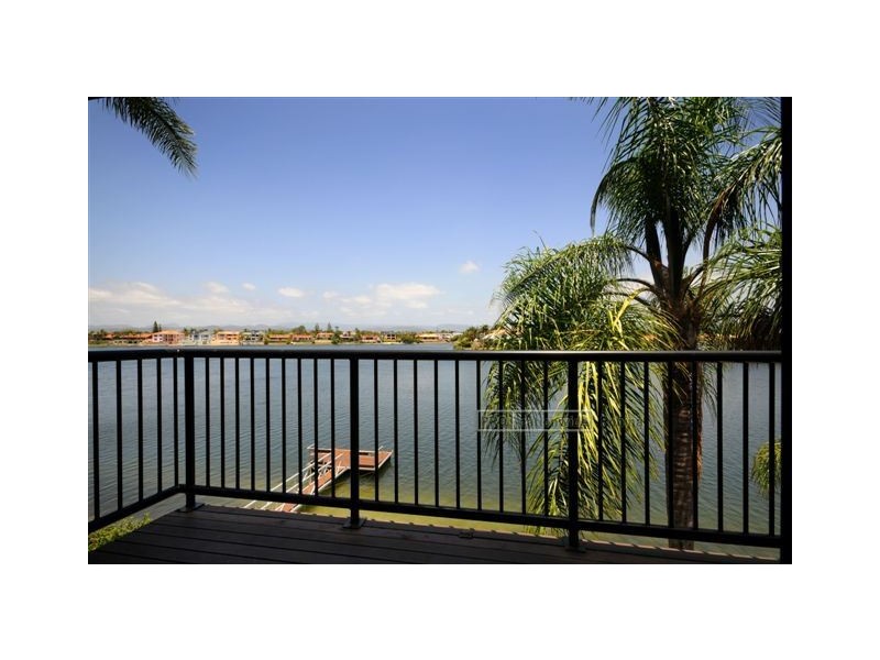17 Duet Drive, Mermaid Waters QLD 4218