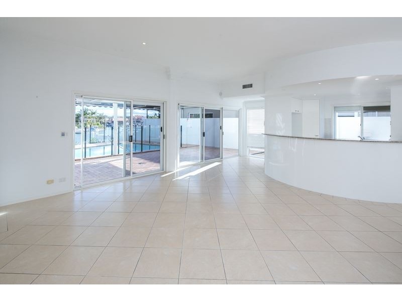 24 Pebble Beach Drive, Runaway Bay QLD 4216