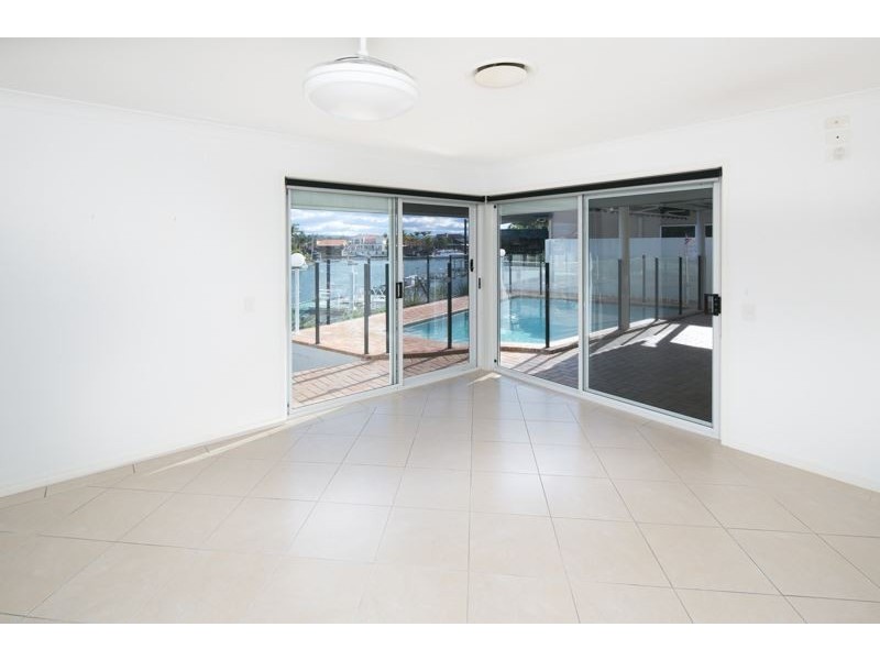 24 Pebble Beach Drive, Runaway Bay QLD 4216