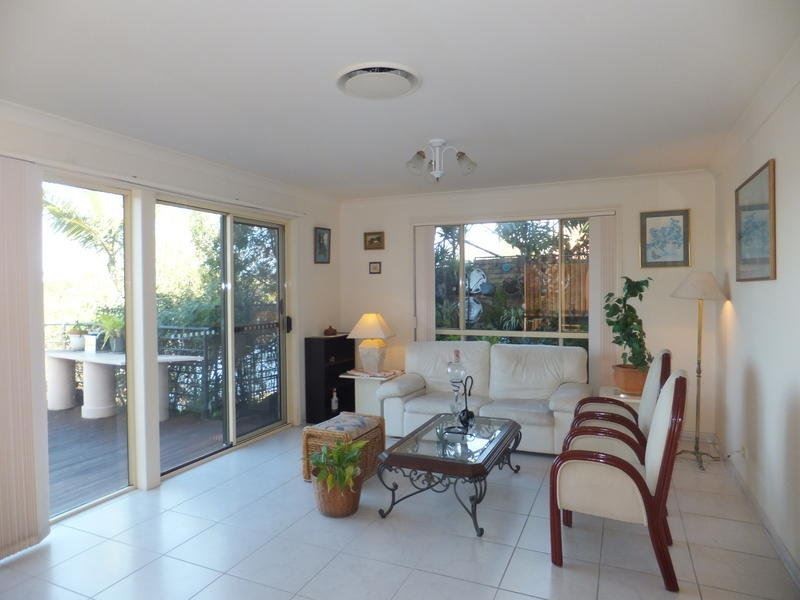 16 Seafoam Close, Varsity Lakes QLD 4227