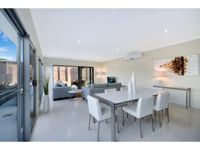 38 Azure Way, Hope Island QLD 4212