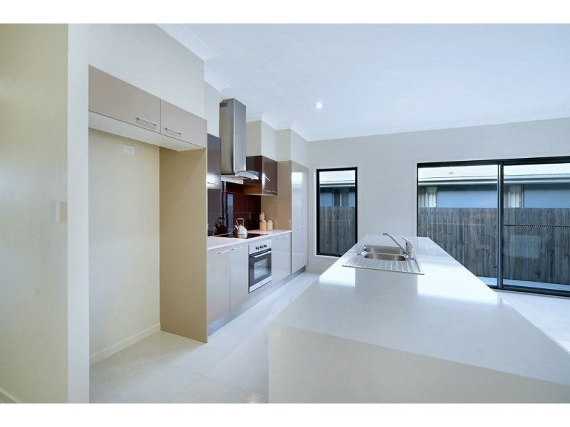 38 Azure Way, Hope Island QLD 4212