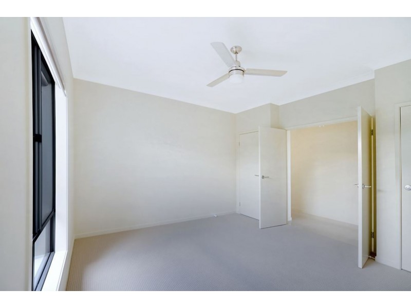 38 Azure Way, Hope Island QLD 4212