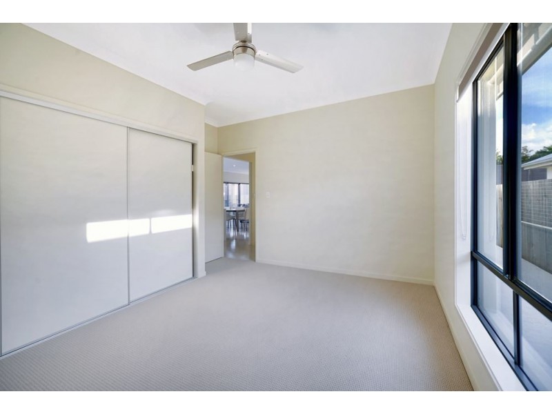 38 Azure Way, Hope Island QLD 4212