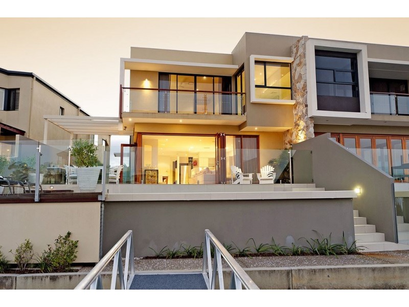 2/43 Compass Drive, Biggera Waters QLD 4216