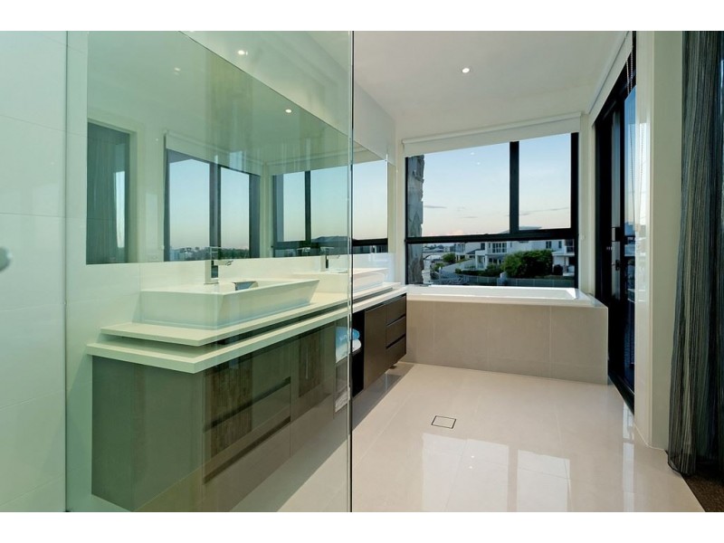 2/43 Compass Drive, Biggera Waters QLD 4216