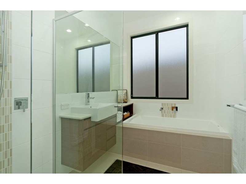 2/43 Compass Drive, Biggera Waters QLD 4216