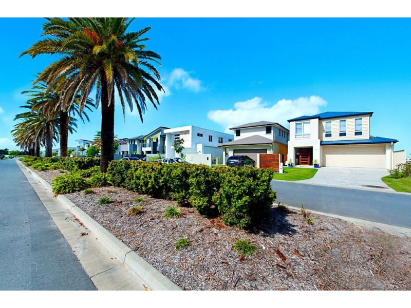 62 Harbour Rise, Hope Island QLD 4212