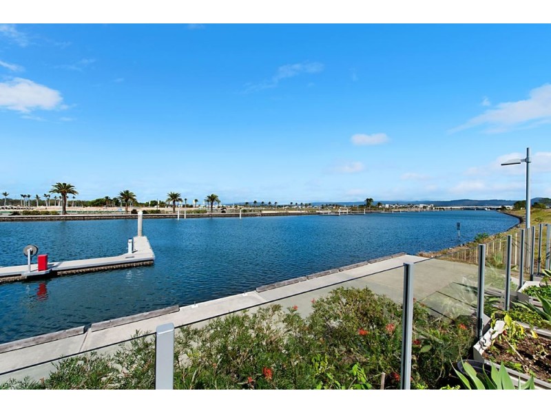 62 Harbour Rise, Hope Island QLD 4212