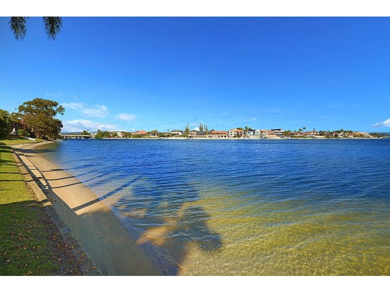 45 Duet Drive, Mermaid Waters QLD 4218