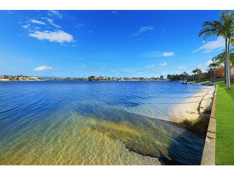 45 Duet Drive, Mermaid Waters QLD 4218