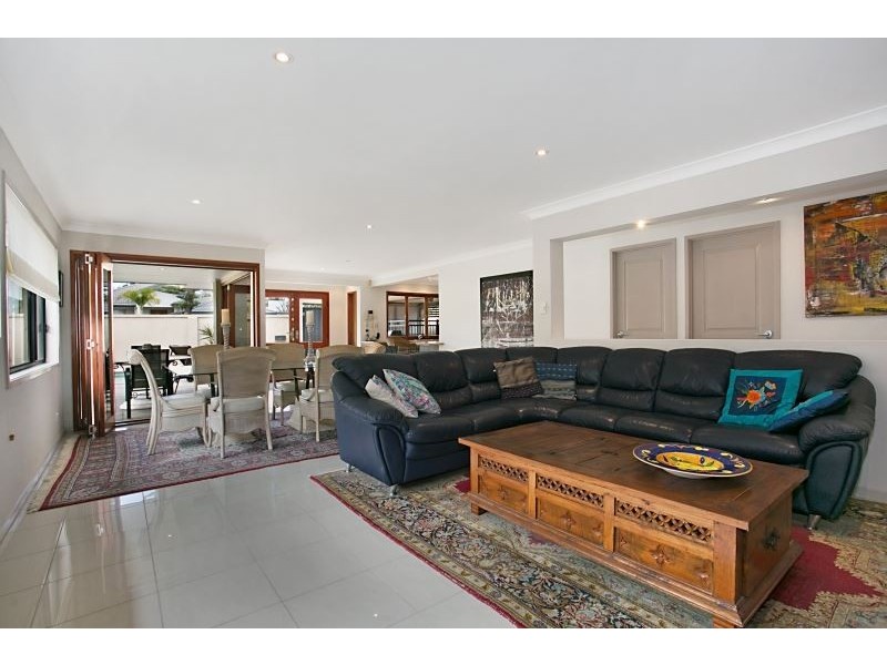 27 Brindisi Avenue, Isle Of Capri QLD 4217