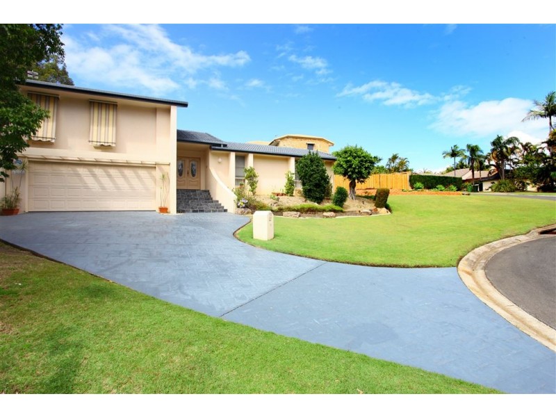 32 Banff Court, Robina QLD 4226
