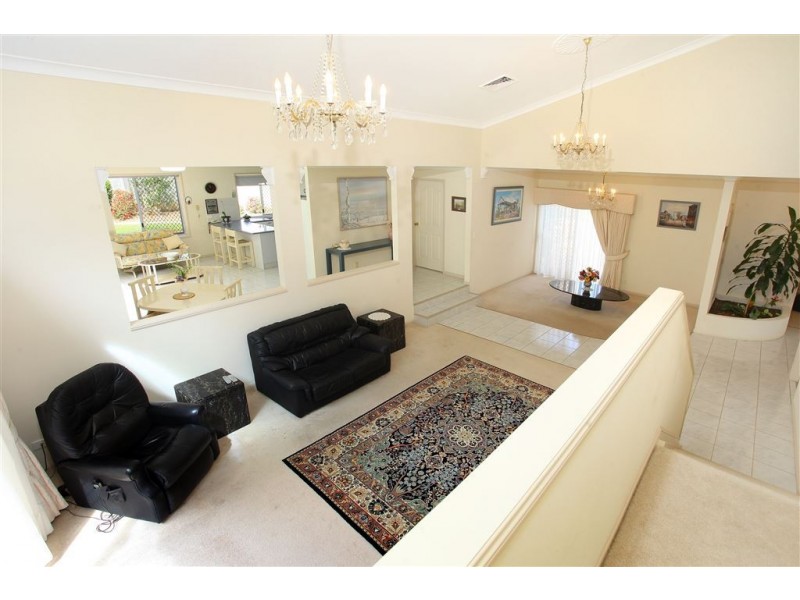 32 Banff Court, Robina QLD 4226