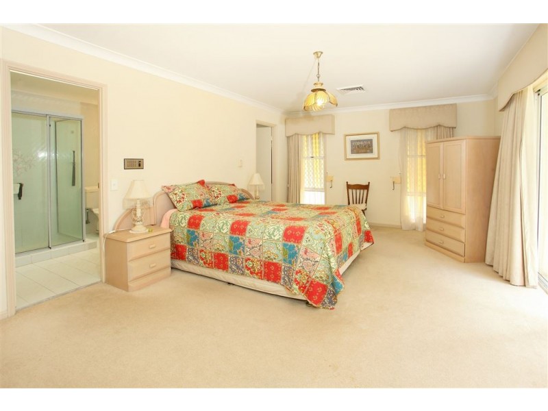 32 Banff Court, Robina QLD 4226