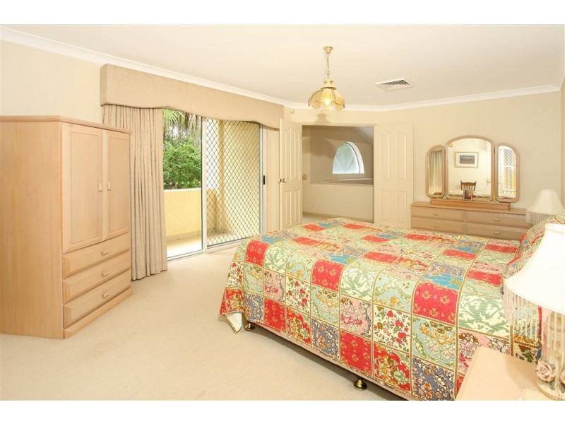 32 Banff Court, Robina QLD 4226