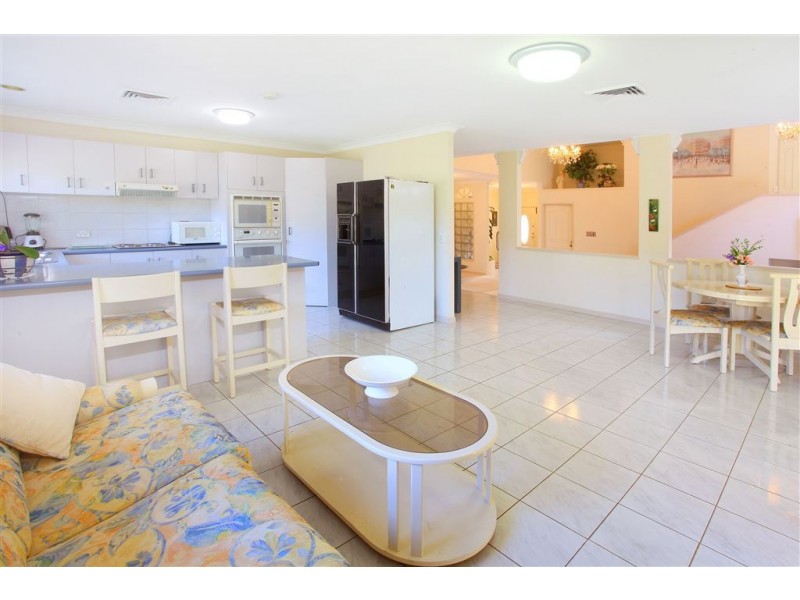 32 Banff Court, Robina QLD 4226