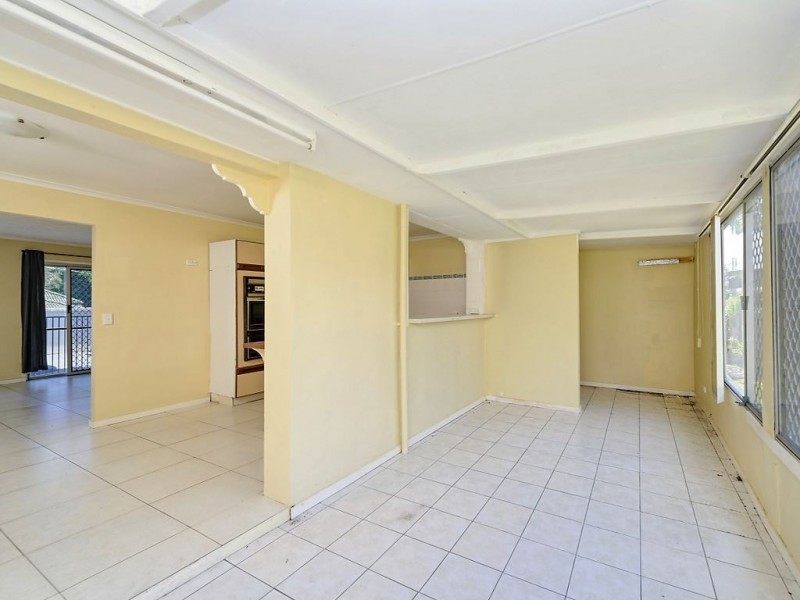 3 Camellia Avenue, Bundall QLD 4217