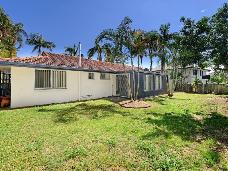 3 Camellia Avenue, Bundall QLD 4217