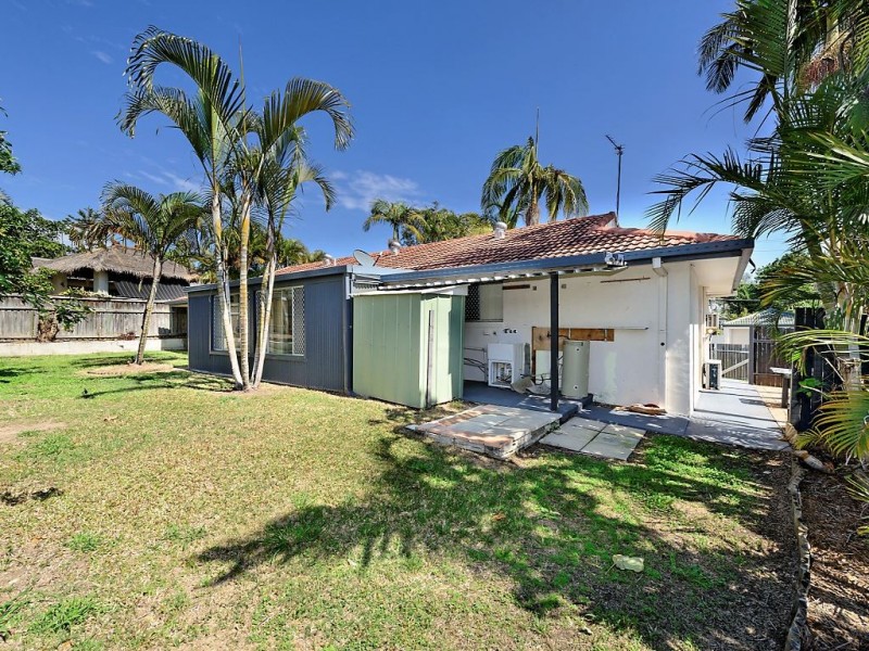 3 Camellia Avenue, Bundall QLD 4217
