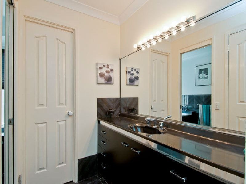 1 Winch Crt, Mermaid Waters QLD 4218