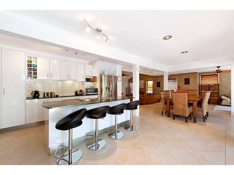 45 Wild Duck Drive, Mermaid Waters QLD 4218