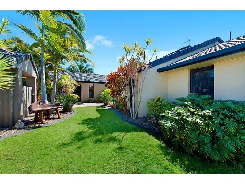 45 Wild Duck Drive, Mermaid Waters QLD 4218