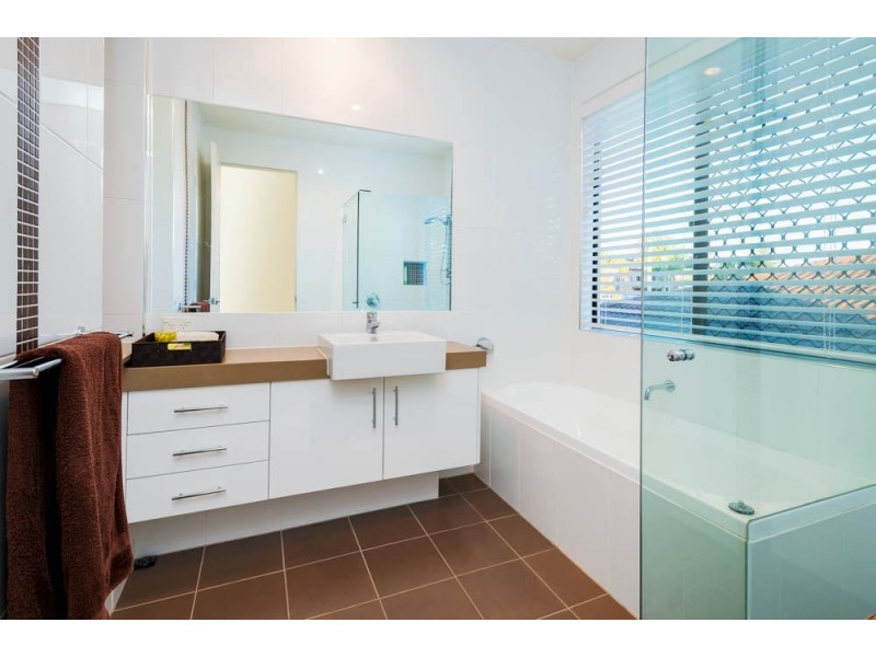 28A Ashbourne Terrace, Biggera Waters QLD 4216