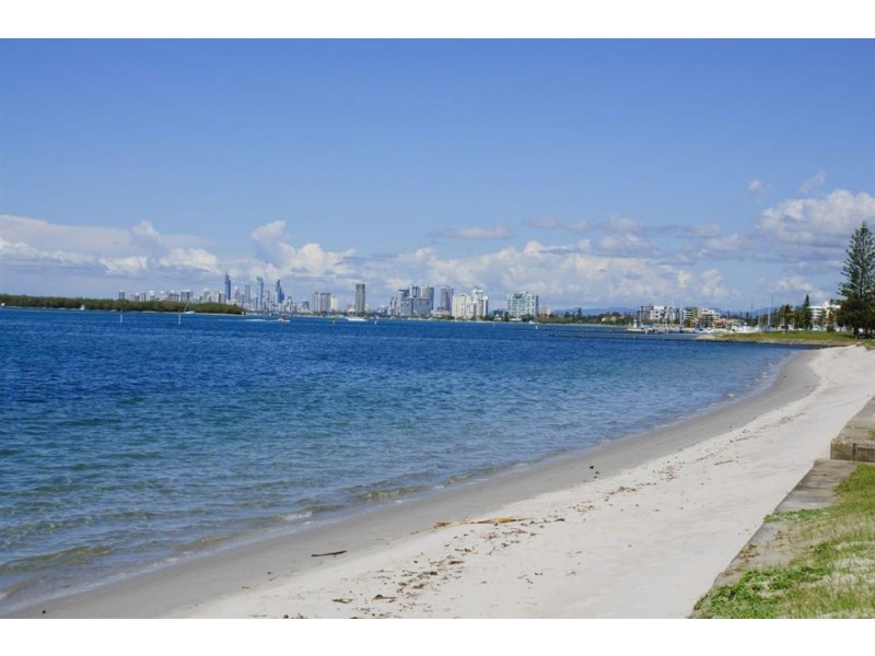 2/30 Anglers Esp, Runaway Bay QLD 4216