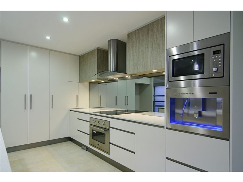 2/30 Anglers Esp, Runaway Bay QLD 4216