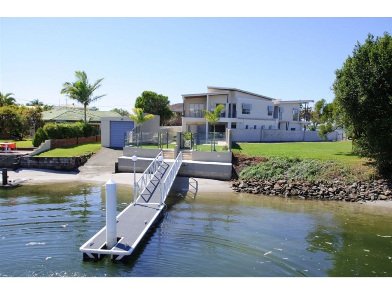 2/30 Anglers Esp, Runaway Bay QLD 4216