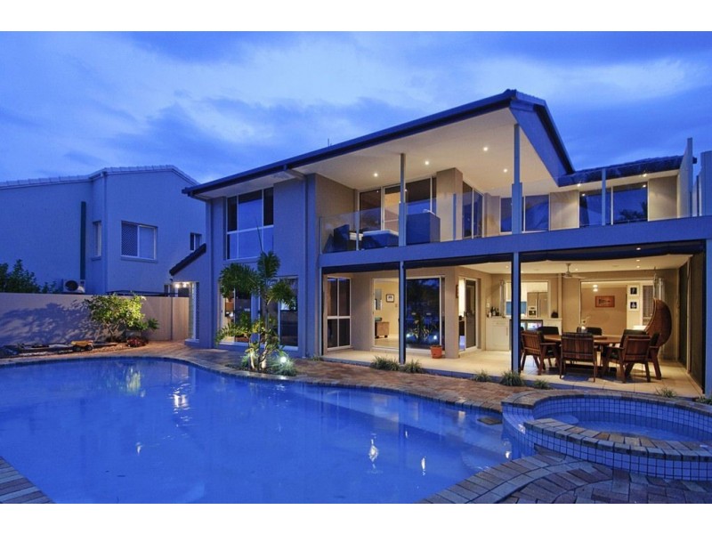 31 Nirvana Ct, Runaway Bay QLD 4216