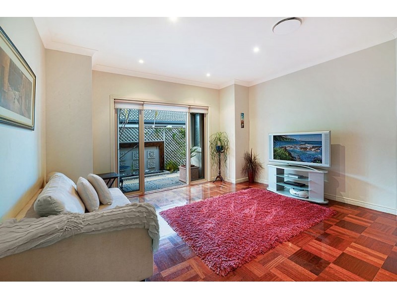 40 Cotlew Street East, Southport QLD 4215