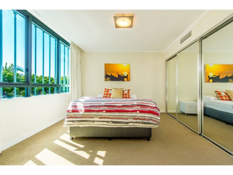 2206/33 TE Peters Drive, Broadbeach Waters QLD 4218