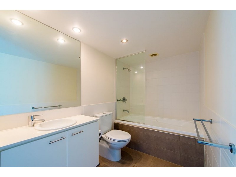 2206/33 TE Peters Drive, Broadbeach Waters QLD 4218